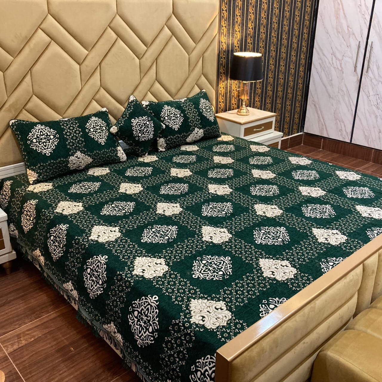 4 Pcs Set Velvet jacquard Bedsheet🤩